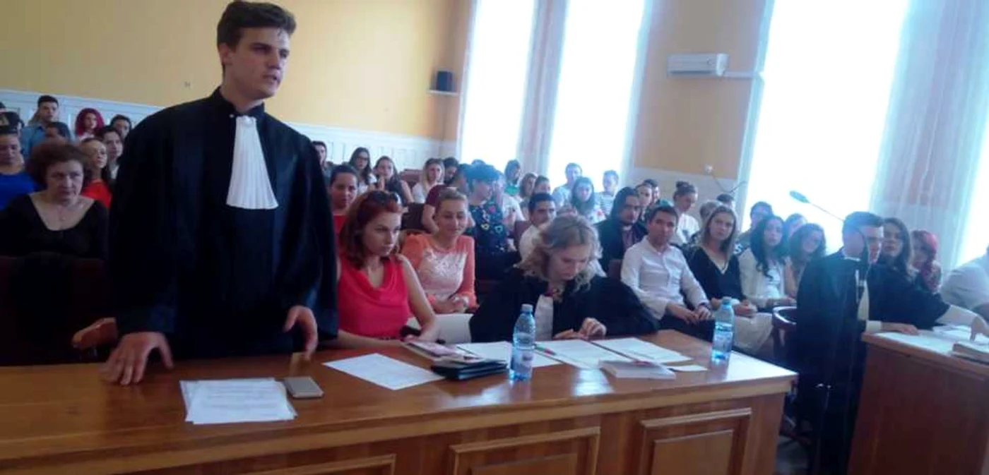 Studenţii au jucat rolurile ”actorilor” implicaţi într-un proces de divorţ