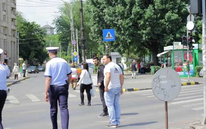 Poliţiştii au făcut razii în mai multe locuri din oraş. FOTOArhivă.