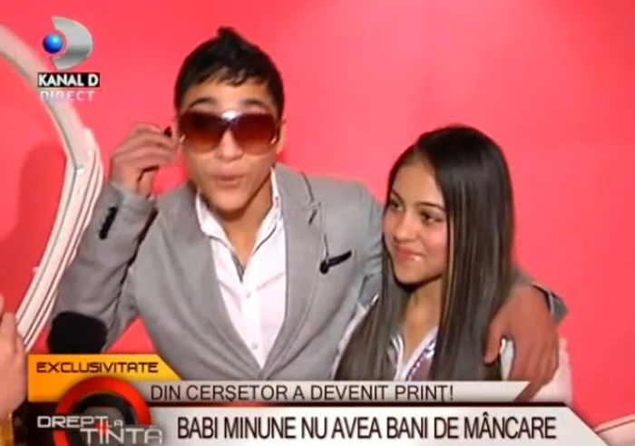 Manelistul, alături de sora sa, Petruţa