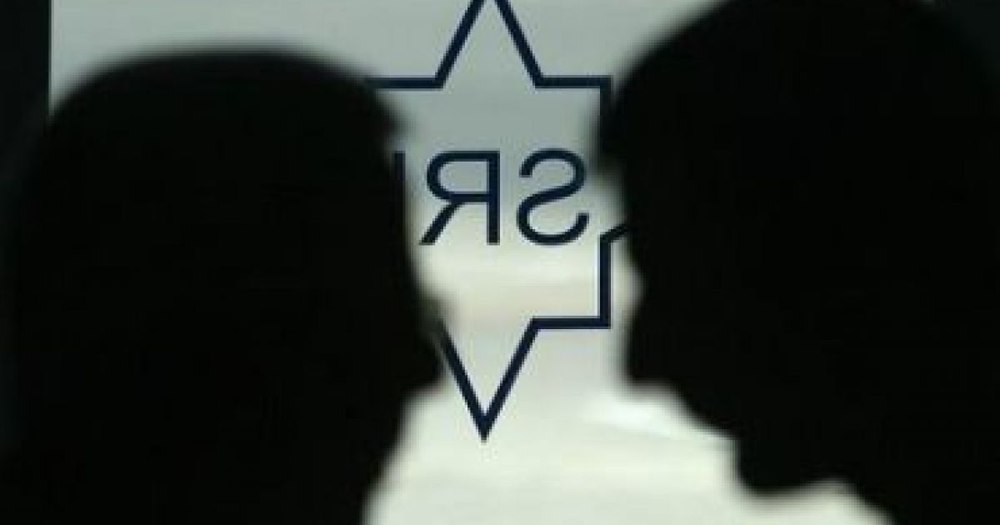 Ofițer SRI, obligat să returneze peste 250.000 de lei, după ce a încasat timp de aproape trei ani două salarii simultan. Cum se apără acesta