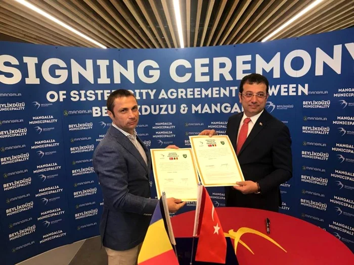 Radu Cristian (stânga) şi E. Imamoglu FOTO: Radu Cristian