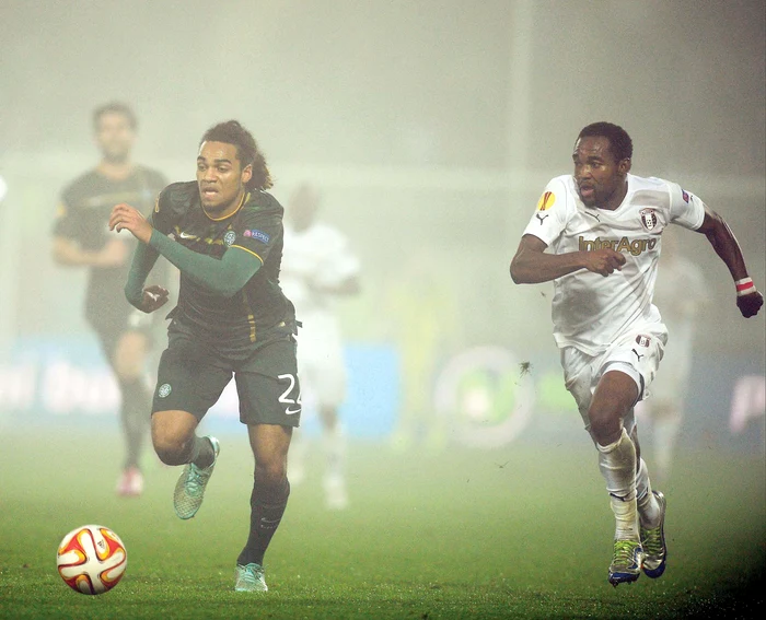 
    Meciul de la Giurgiu s-a disputat pe o ceaţă deasăFoto: Mediafax  