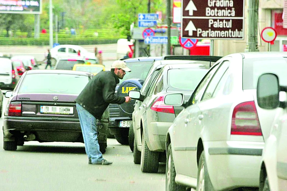 Poliţiştii le-au amendat cu peste 20.000 de lei, însă recunosc că ei se întorc imediat la treabă.