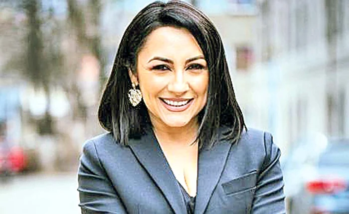 
    Andra a obținut locul 2, în 2005, la ”Cerbul de Aur”  