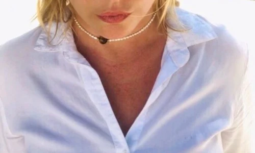 Britney: Iaca, am schimbat bluzița, îți place cum îmi stă cosița? jpeg
