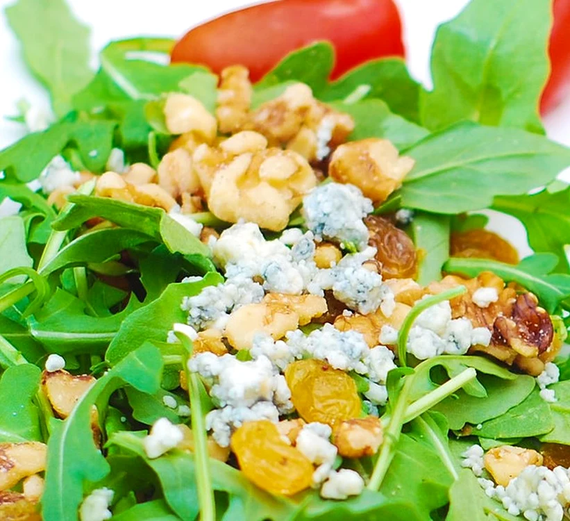 Salata de rucola cu stafide si Gorgonzola jpeg