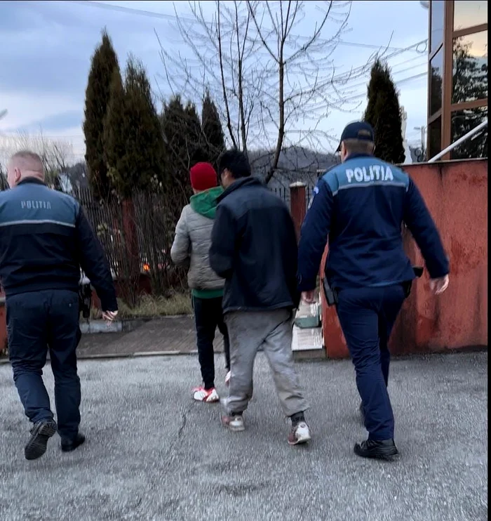 Suspecții de tâlhărie au fost reținuți de polițiști. Foto: IPJ Hunedoara.