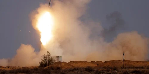 Sistemul S-400 testat in cadrul exercitiilor Caucaz 2020 FOTO EPA-EFE