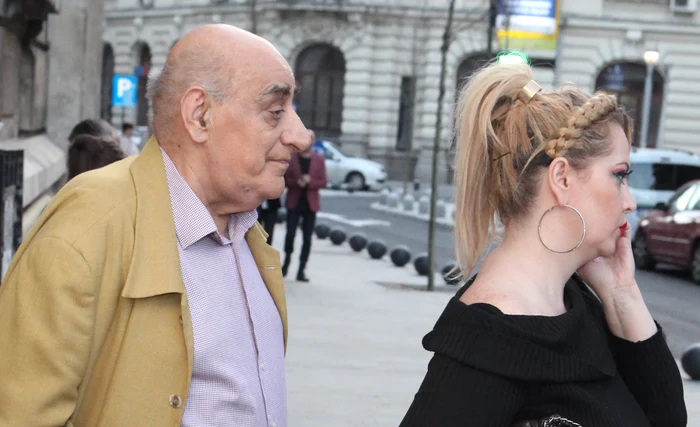 
    Fotoreporterii Click! au surprins un moment în care Viorel Lis o privește pe furiș pe Oanafoto: Sever Gheorghe  