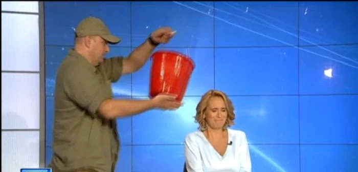 Andreea Esca s-a alăturat campaniei Ice Bucket ChallengeFoto Pro Tv