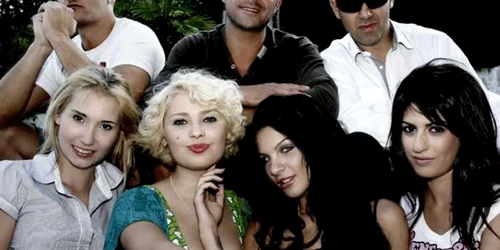 "Închişi în casă" este un reality-show spaniol cu actori şi actriţe porno