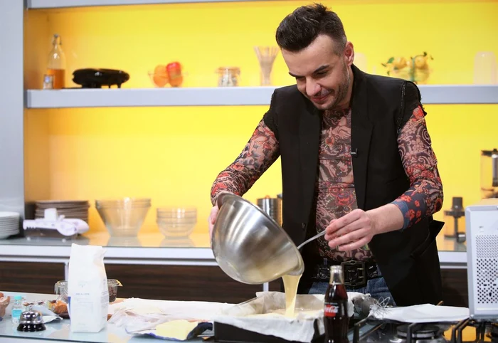 Răzvan Ciobanu a gătit plăcintă cu iaurt