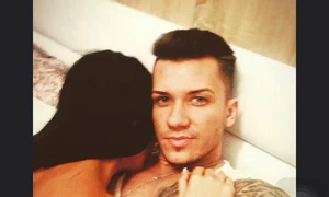 Andreea Tonciu s a fotografiat goală lângă iubit jpeg