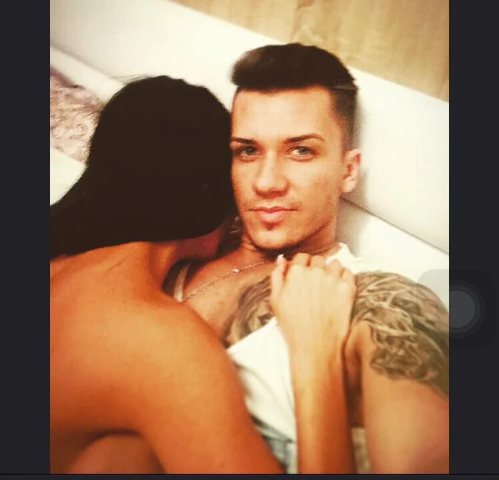 Andreea Tonciu s-a fotografiat goală lângă iubit