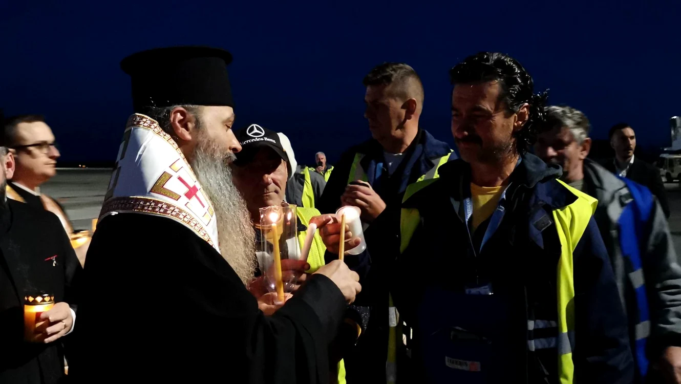 Lumina Sfântă a fost luată de angajații de pe Aeroportul Timișoara FOTO Ștefan Both