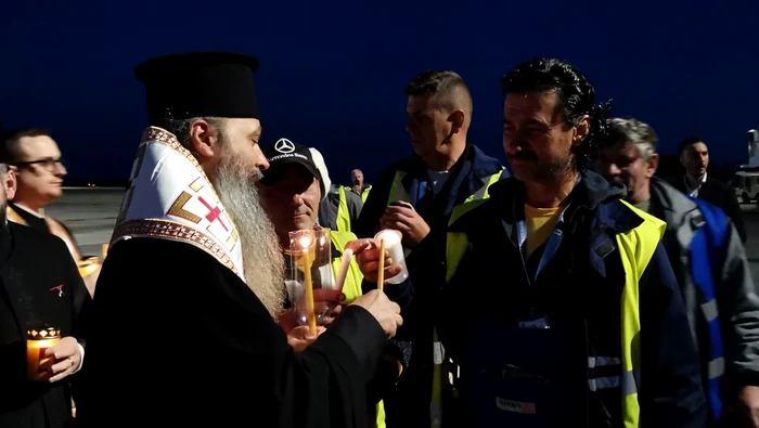 Lumina Sfântă a fost luată de angajații de pe Aeroportul Timișoara FOTO Ștefan Both