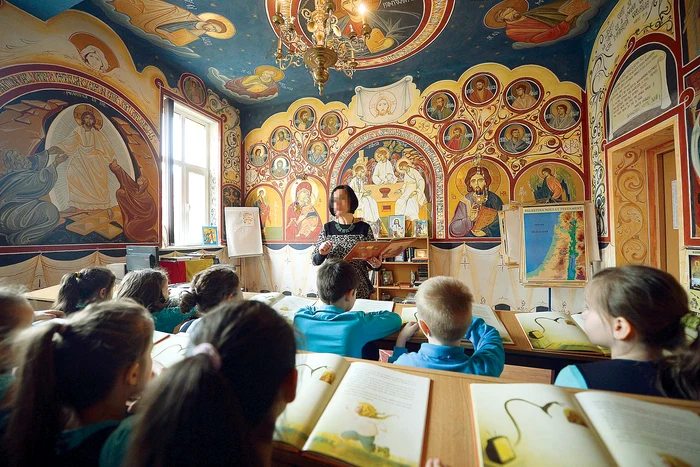 
    Şcoala” Maica Domnului”  din Capitală, singura  din ţară cu laborator  de Religie pictat  
