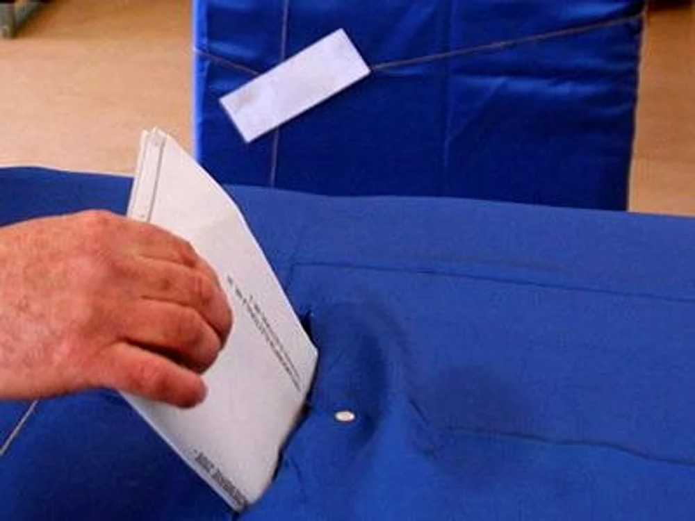 
    Peste jumătate din polpulația cu drept de vot a ieșit să pună ștampila  