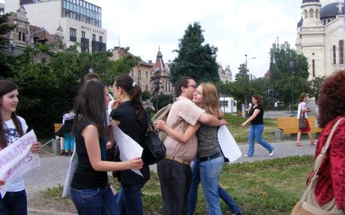Campania „Free Hugs” a apărut în anul 2004. FOTO Arhivă Adevărul