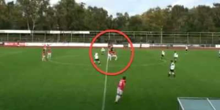 Gol de la jumătatea terenului