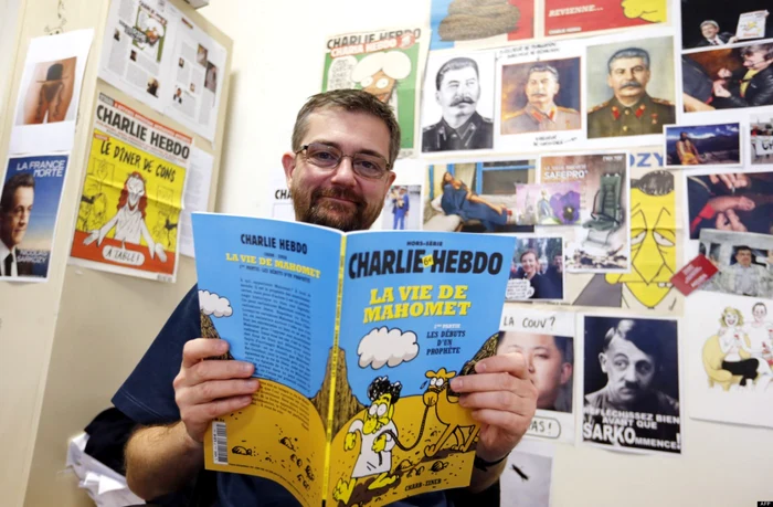 Directorul publicaţiei, Stéphane Charbonnier,alias caricaturistul Charb (47 de ani) a fost ucis. El asigura conducerea redacţiei din mai 2009 şi a fost inclus pe lista ţintelor Al Qaeda, în 2013, pentru că a realizat caricaturi ale profetului Mohamed FOTO arabpress.eu
