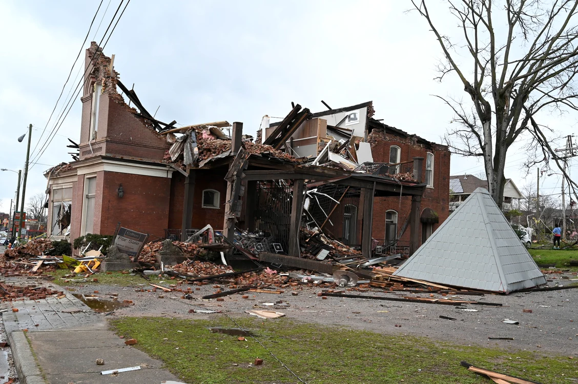 Scene de coșmar în Nashville, după ce localitatea a fost lovită de tornade