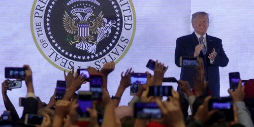 Trump sigiliu prezidential photoshopat FOTO via Getty Images North America