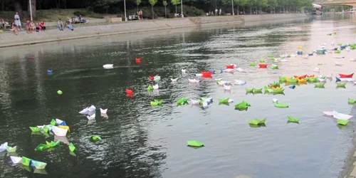 Bărcuţe lansate pe Bega
