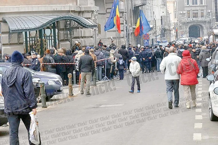 Sergiu Nicolaescu, în sicriu (Fotografii: Sorin Puiu/Alex Muscaliu/Wowbiz.ro)