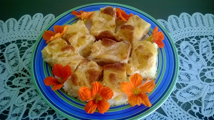 Prăjitură cu brânză de vaci şi ananas