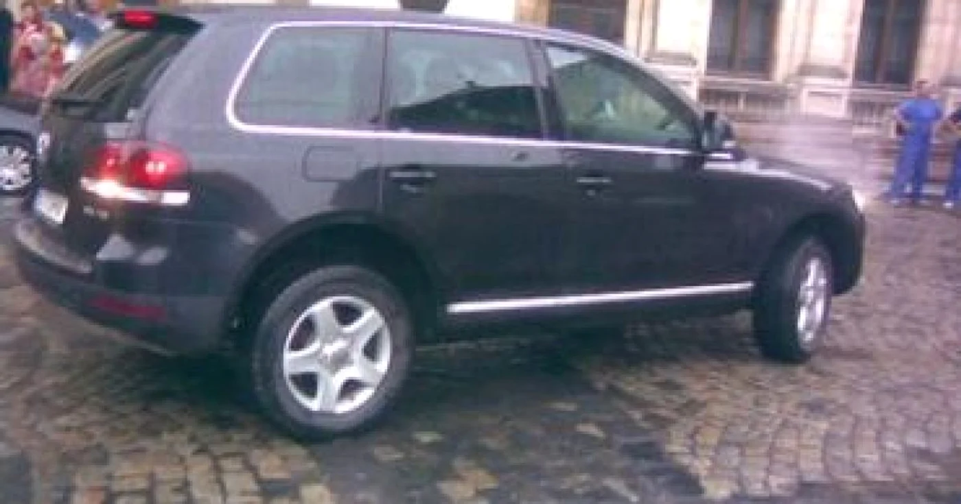 O maşină a SPP a accidentat uşor un jurnalist, şoferul nu a oprit