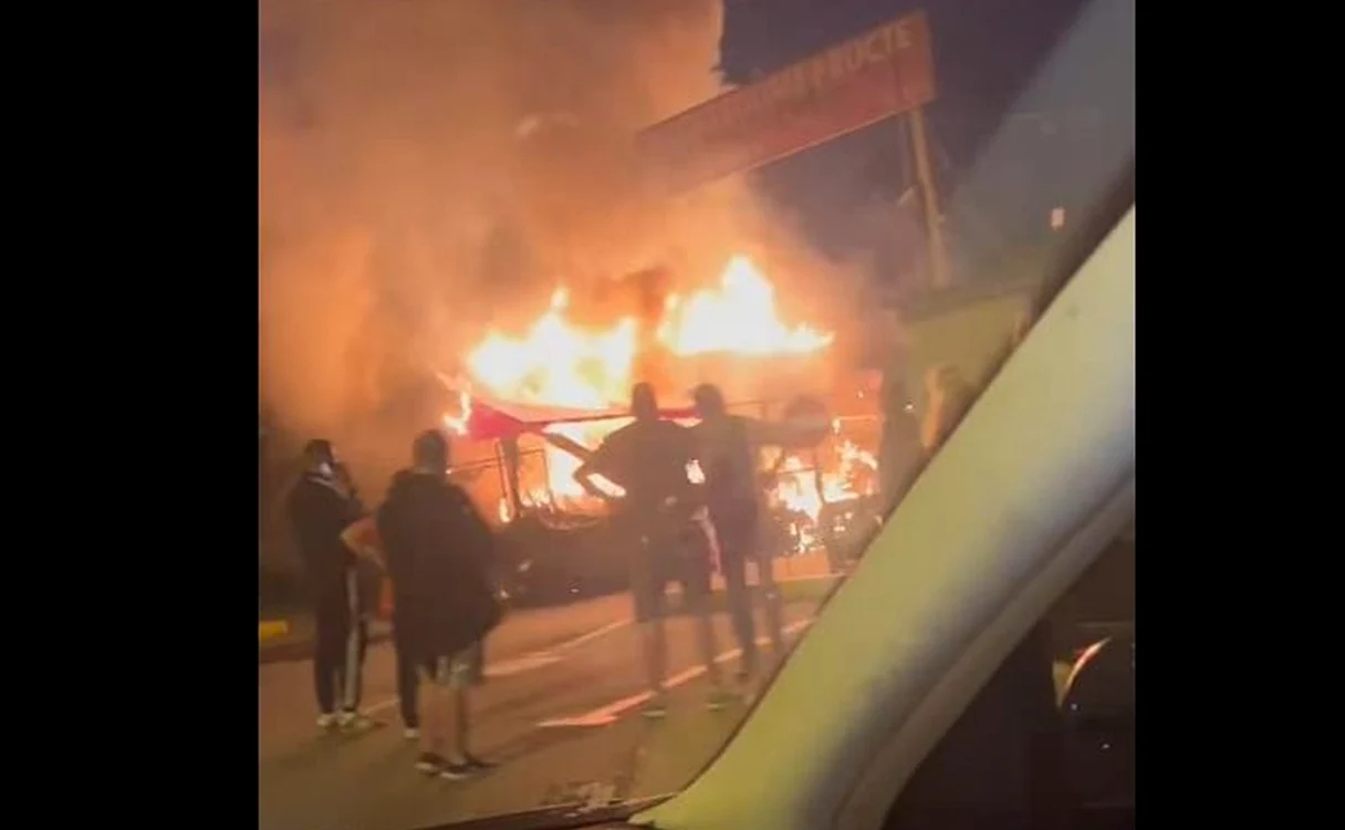 Flăcările au făcut prăpăd. FOTO captură FB Info Trafic Pitești