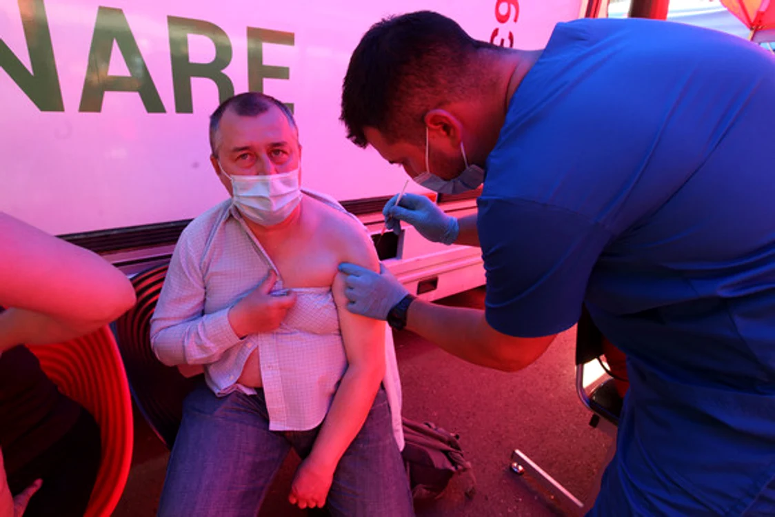 
    Reporterul Click!, la coada pentru imunizareFoto: Sever Gheorghe  