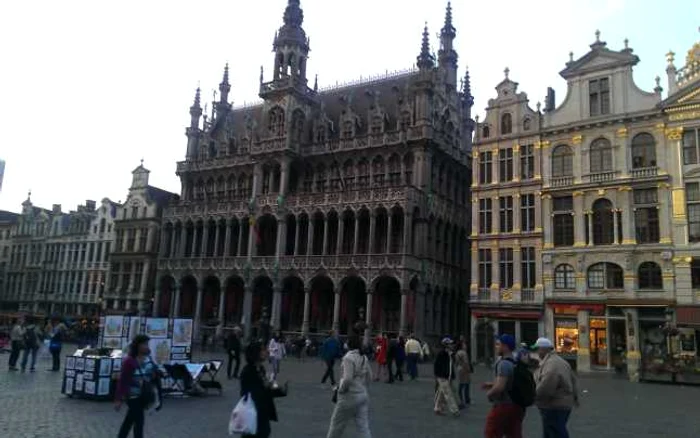 Belgienii ne laudă pentru dansurile populare şi vinuri Foto: Andrei Rizescu