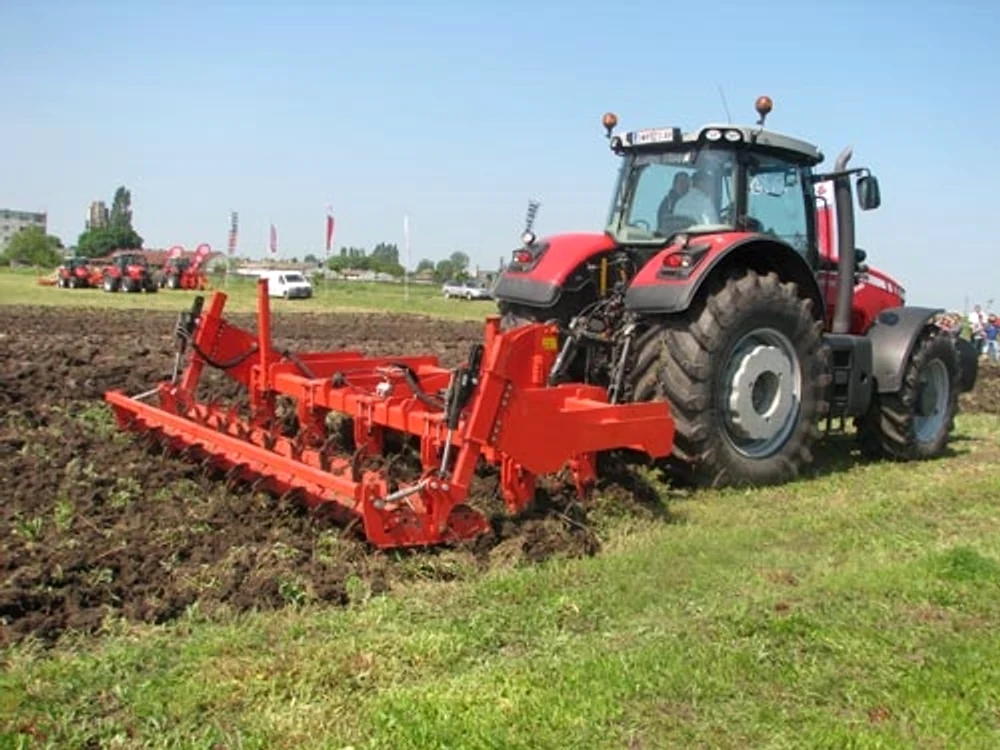 Agricultorii pot depune cereri în perioada 28 aprilie - 31 octombrie