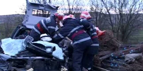 Şoferul vinovat a murit pe loc