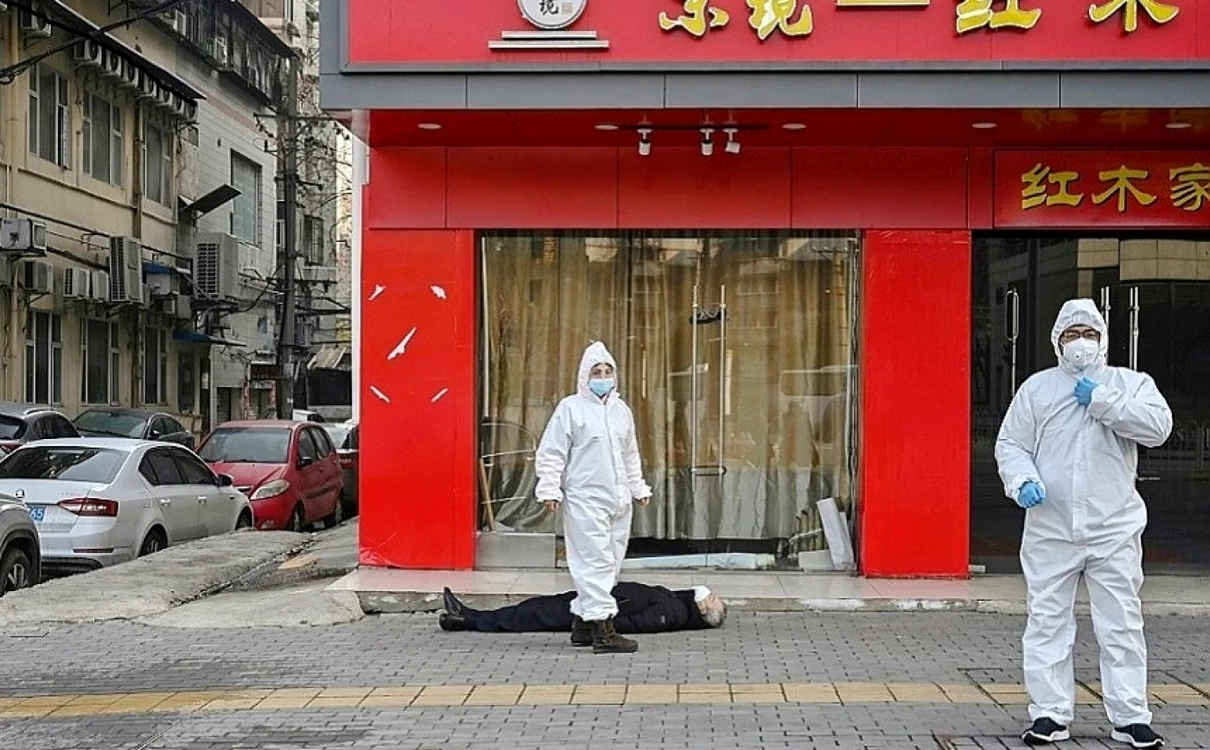Un fost oficial al SUA spune că Covid-19 îşi are originea într-un laborator din Wuhan. Imagine news.ro