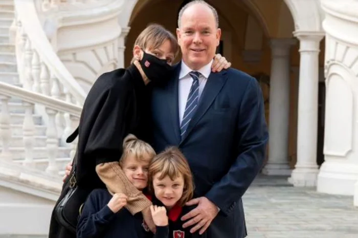 Prinţesa Charlene, prinţul Albert şi copiii lor. Foto: Profimedia