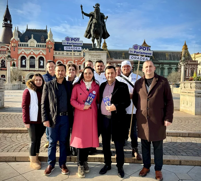 Președinta POT, Anamaria Gavrilă, (în centru), și membri ai partidului lui Georgescu. FOTO: FB POT