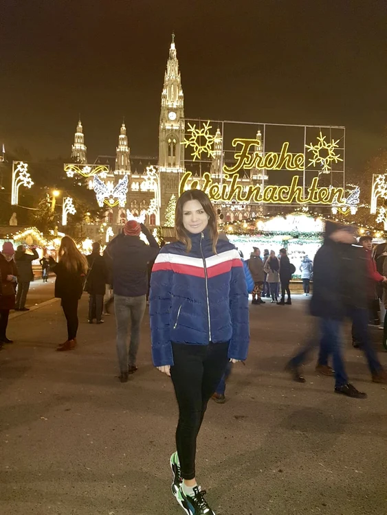 1 ellie white targ craciun viena 2 jpg jpeg