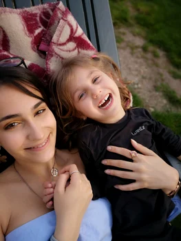 11 fetele lui robert turcescu vera ilinca si ioana taisia educatie occidentala universitate america 7 jpg jpeg