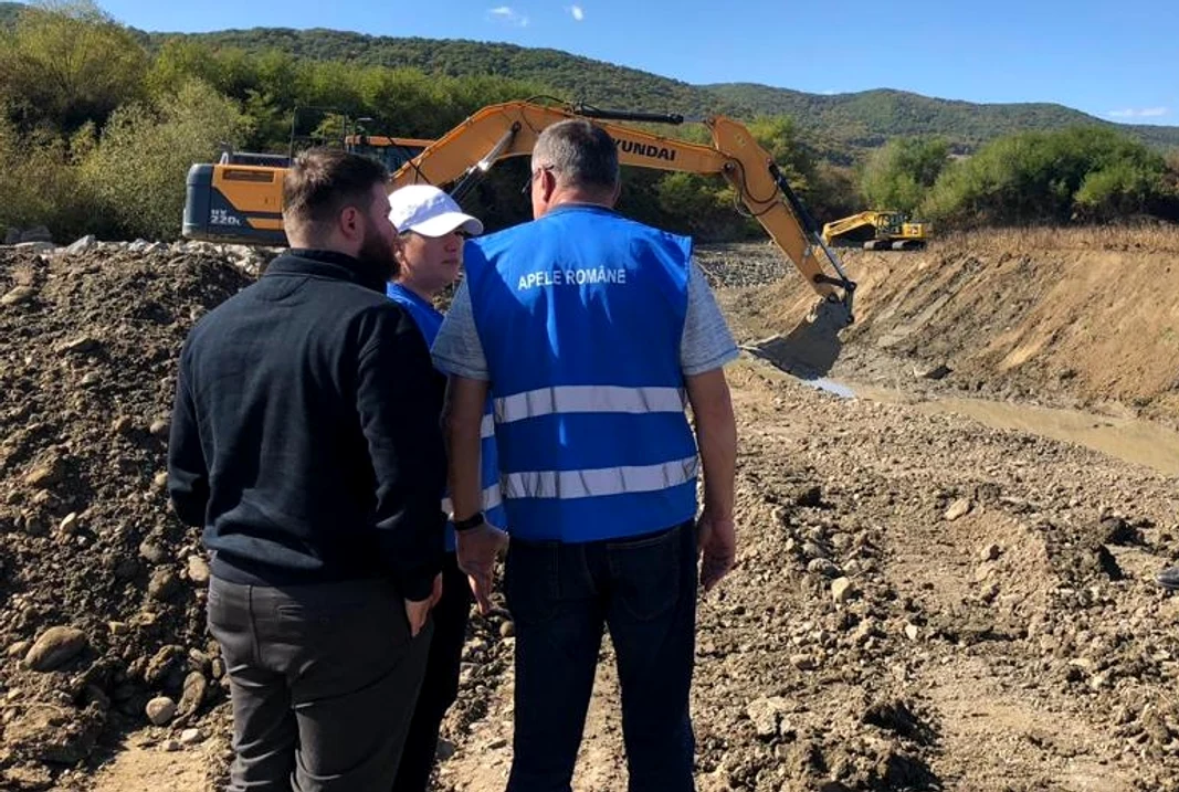 Instituția are peste 8 mii de angajați, din care aproape 500 sunt șoferi FOTO Apele Române / Arhivă