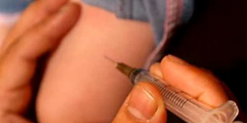 Bărbatul a făcut atac de panică în timpul vaccinării împotriva AH1N1.