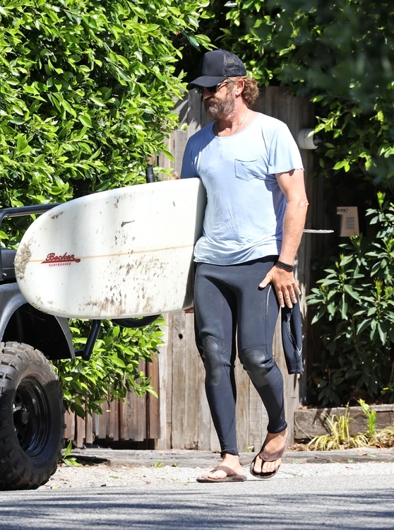 10 gerard butler a iesit din izolare 1 jpg jpeg