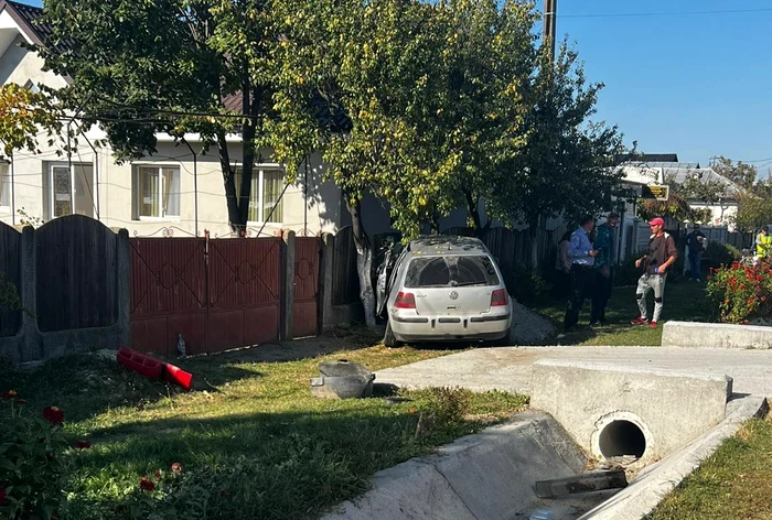 Autoturismul era condus de o femeie FOTO: martor