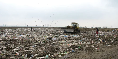 Botoşani: 120 de tone de gunoi ajung zilnic la groapa de gunoi