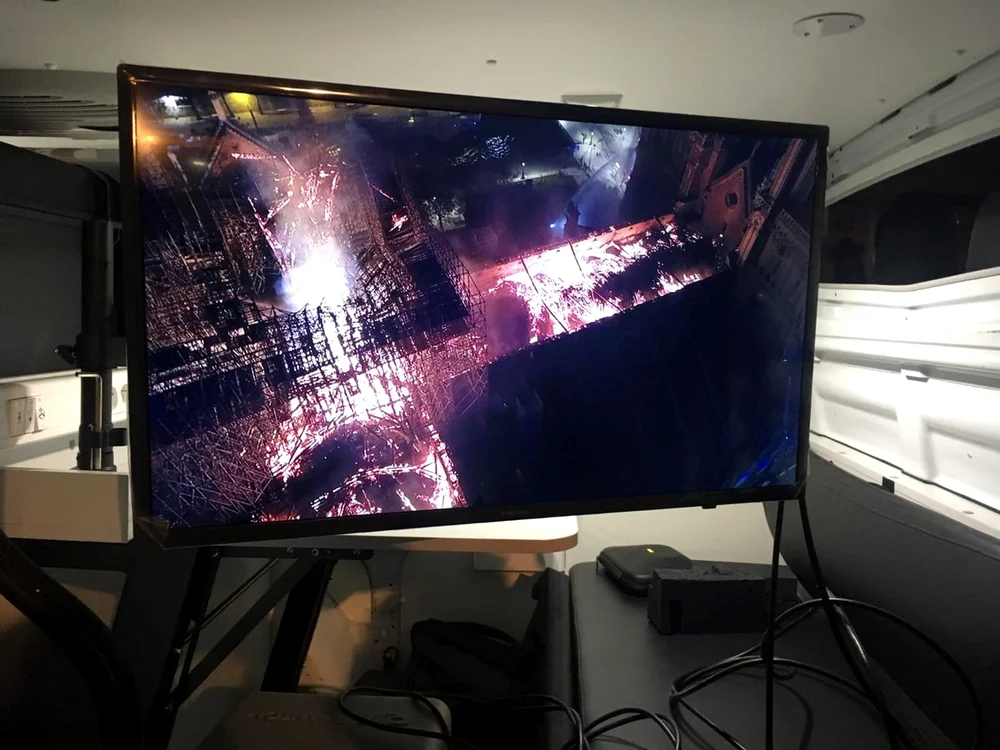Aşa arată de sus incendiul de la Notre Dame