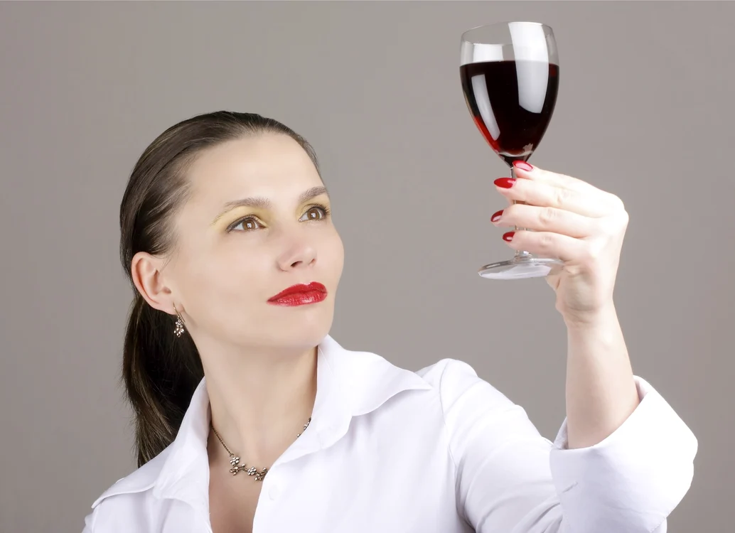 Lichidele colorate pătează cel mai mult paharele. FOTOShutterstock.