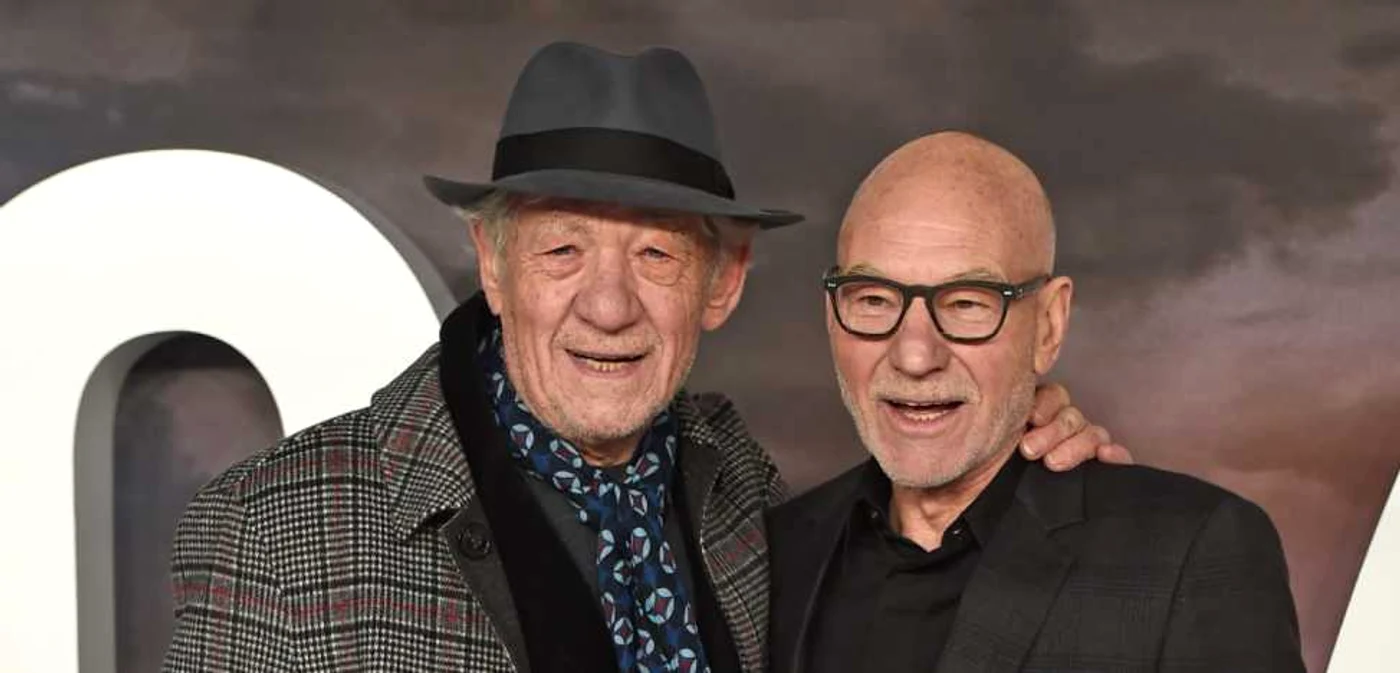 Ian Mckellen şi Patrick Stewart s-au sărutat pe buze la premiera serialului „Star trek: Picard“ FOTO Guliver/Getty Images