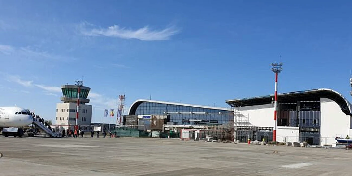 
    Incidentul de securitate de la cursa spre București a dovedit că în aeroportul din Suceava domnește haosulFoto: svnews.ro  